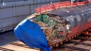 Bật mí nguyên nhân khiến tàu ngầm tỷ đô Mỹ nát mũi ở Biển Đông