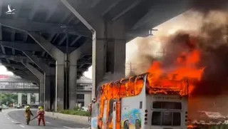 Thái Lan: Cháy xe buýt đưa đón học sinh 10 em chết, còn 25 em chưa tìm thấy