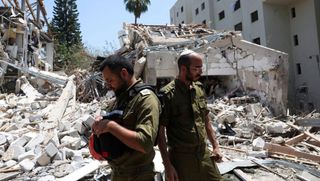 Iran phóng tên lửa đầu đạn lớn chưa từng có vào Israel: Trung Đông trước nguy cơ chiến tranh toàn diện