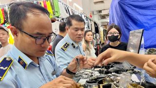 Chính phủ mạnh tay trong cuộc chiến hàng giả: Từ lời nói đến hành động