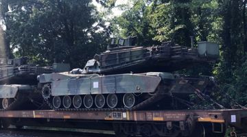 Xe tăng, xe bọc thép đã đến Washington… mừng Quốc khánh Mỹ