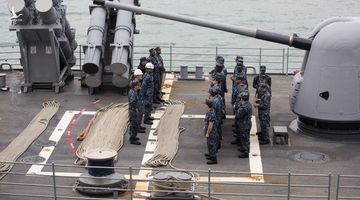 Mỹ điều chiến hạm thẳng đến biển Đài Loan thách thức cùng Trung Quốc