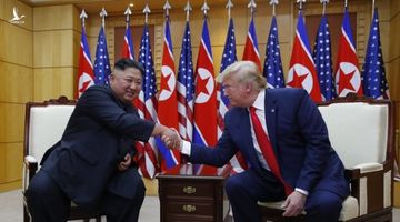 Bước chân “lịch sử” và những bất ngờ trong cuộc gặp Trump-Kim tại DMZ