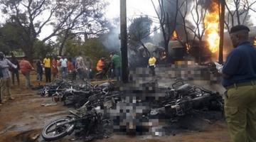 Xe bồn nổ, 60 người chết, 70 người bị thương vì ‘hôi dầu’