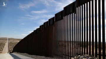 Bộ Quốc phòng Mỹ rút tiền xây trường, nhà trẻ mang xây tường biên giới