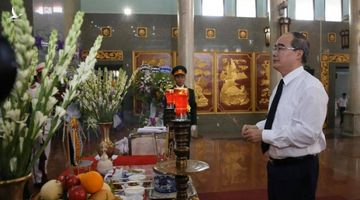 Xúc động lễ viếng tiễn đưa anh hùng phi công Nguyễn Văn Bảy