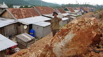 Chuyện lạ ở Quảng Bình: Di dân từ vùng rốn lũ lên vùng… sạt lở đất