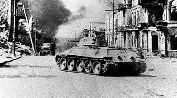 Các nữ quân nhân lái xe tăng Liên Xô khiến phát xít Đức khiếp sợ