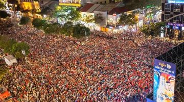 Hàng vạn CĐV đổ ra đường cổ vũ U22 Việt Nam, tin thầy trò HLV Park sẽ vô địch SEA Games