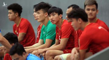 Sân đấu ngập nước, nguy cơ hoãn trận U22 Việt Nam vs U22 Singapore rất cao