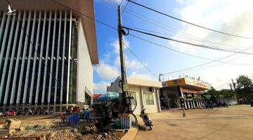 Chủ tịch Cà Mau ra công văn “hỏa tốc” vì cây xăng nằm sát trụ sở mới