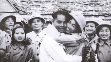 Xúc động kỷ niệm 70 năm Quân tình nguyện Việt Nam giúp Cách mạng Lào