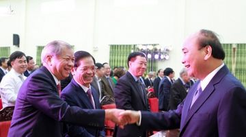 Thủ tướng Nguyễn Xuân Phúc trao Huân chương Lao động hạng Nhất cho Học viện Chính trị khu vực III