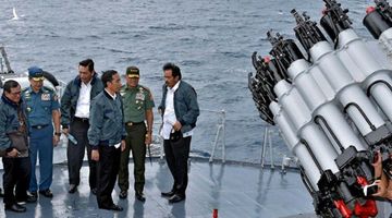 Indonesia triển khai 8 tàu chiến, đối đầu Trung Quốc trên Biển Đông