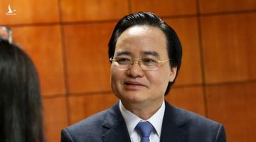 “Hội đồng trường không phải nơi thông qua cho hiệu trưởng”