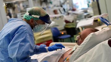 Italia: 125 bác sĩ tử vong, gần 17.000 nhân viên y tế mắc Covid-19