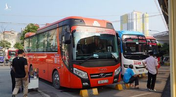 Yêu cầu hành khách hạn chế nói chuyện, ăn uống khi sử dụng phương tiện công cộng