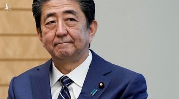 Thủ tướng Nhật Bản lần đầu vào viện sau tuyên bố từ chức