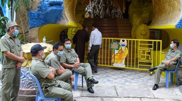 Nhiều người tìm được tro cốt thân nhân tại chùa Kỳ Quang 2