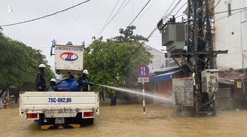 EVNCPC tiếp tục khôi phục việc cấp điện cho gần 200.000 người dân sau mưa lũ