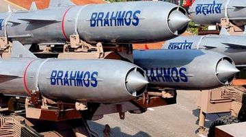 Ấn Độ đưa tên lửa BrahMos tới gần biên giới Trung Quốc