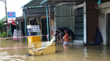 Quảng Ngãi: Lũ trên các sông lên nhanh, nhiều nơi bị cô lập