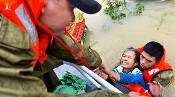 Nước dâng quá nhanh, Quảng Bình thành rốn lũ mới