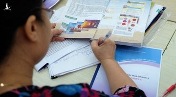 Bộ GD-ĐT giải trình việc SGK mới cao gấp đôi sách cũ với ĐBQH