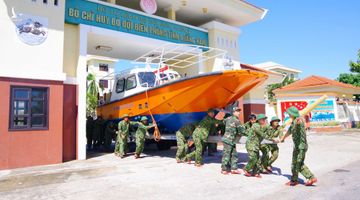 Sạt lở Trà Leng: Huy động 32 thuyền, cano, flycam tầm soát nhiệt tìm kiếm nạn nhân