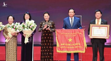 ‘Sống là cho đâu chỉ nhận riêng mình…’