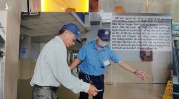 Xử phạt 254 cán bộ, nhân viên, tài xế xe hút thuốc lá để… làm gương cho khách