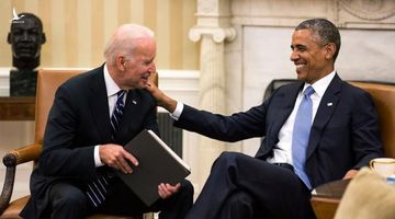 Sự thật ông Biden nghèo khổ, phải mượn tiền của ông Obama để chữa bệnh cho con