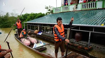 Quốc hội, phá rừng, thủy điện nhỏ và lũ lụt