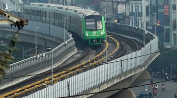 Tàu Cát Linh – Hà Đông chạy thử trong sương mù Hà Nội