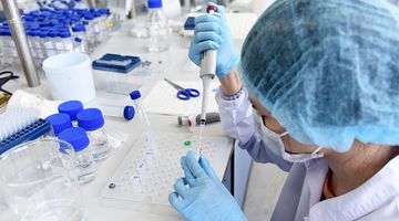 Thế giới dõi nhìn Việt Nam