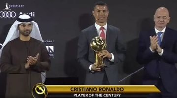 Ronaldo nhận giải ‘Cầu thủ hay nhất thế kỷ’