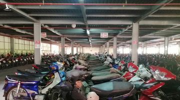 Cận cảnh xe vô chủ chất đống tại hai bến xe ở TP.HCM