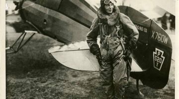 Nữ phi công đầu tiên bay một mình từ Hawaii đến lục địa Hoa Kỳ