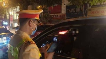 Nữ tài xế “say ngất ngưởng” trong đêm Giao thừa ở Hà Nội bị tạm giữ xe ôtô Camry