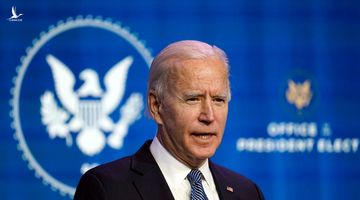 Ông Biden gọi những kẻ bạo loạn ở Đồi Capitol là ‘khủng bố’, chỉ trích ông Trump