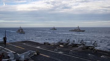 Hai nhóm tàu sân bay Mỹ diễn tập chung ở Biển Đông