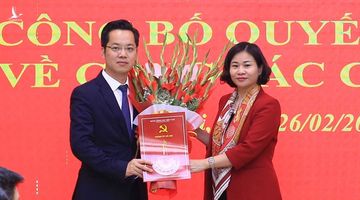 Hà Nội điều động, phân công 5 tân Bí thư quận huyện