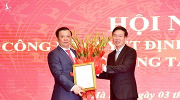 Trao quyết định phân công Bộ trưởng Đinh Tiến Dũng làm tân Bí thư Thành ủy Hà Nội