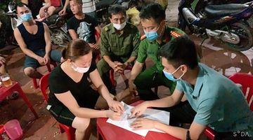 2 công nhân nhiễm Covid-19, Thái Nguyên cấm nhà hàng phục vụ khách ăn tại chỗ