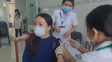 Tiêm vaccine phòng chống COVID-19 mũi 2 ít có phản ứng phụ hơn mũi 1