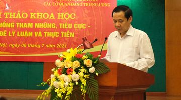 ‘Chống tham nhũng chỉ một nửa thì còn tệ hơn cả không chống’