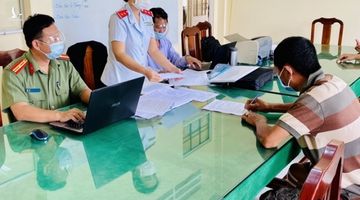 Nhà bán thịt heo, tung tin sắp bị phong tỏa để bán được nhiều hàng