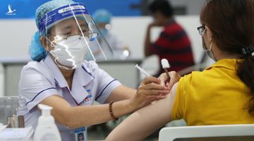 Quận đầu tiên ở TP.HCM hoàn thành tiêm vaccine Covid-19 mũi 1