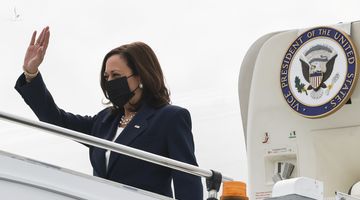 Chuyến thăm của Phó Tổng thống Kamala Harris thể hiện điều gì về ưu tiên của Mỹ cho Việt Nam giữa đại dịch Covid-19?