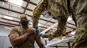 Tổng thống Biden ra sắc lệnh, xử lý pháp luật với người không chịu tiêm vaccine Covid-19